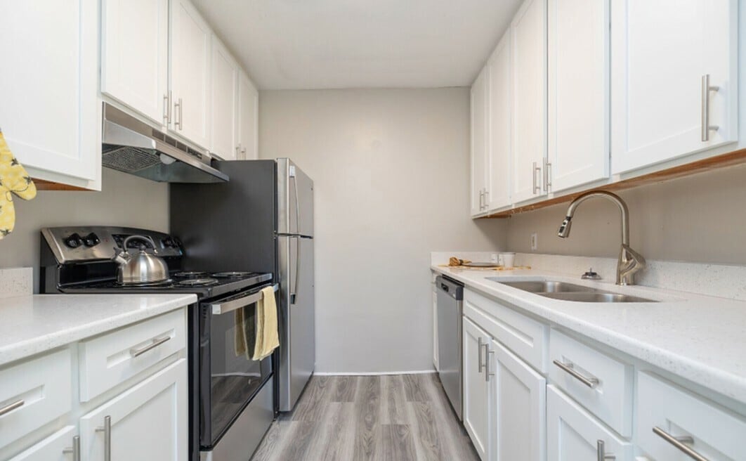 Foto principal - 180 S Pine Lake Dr