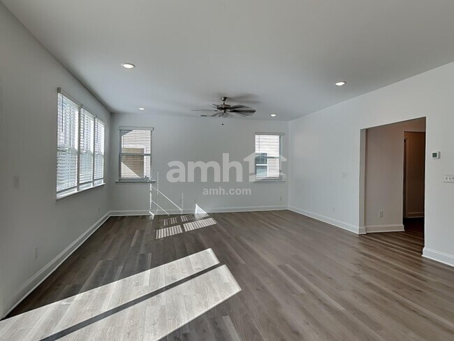 Foto del edificio - 3513 Jefferson Cor Ln