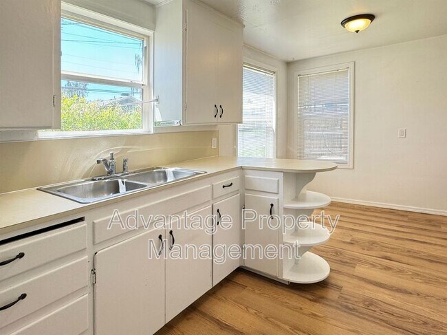 Foto del edificio - 2353 NW Fillmore Ave