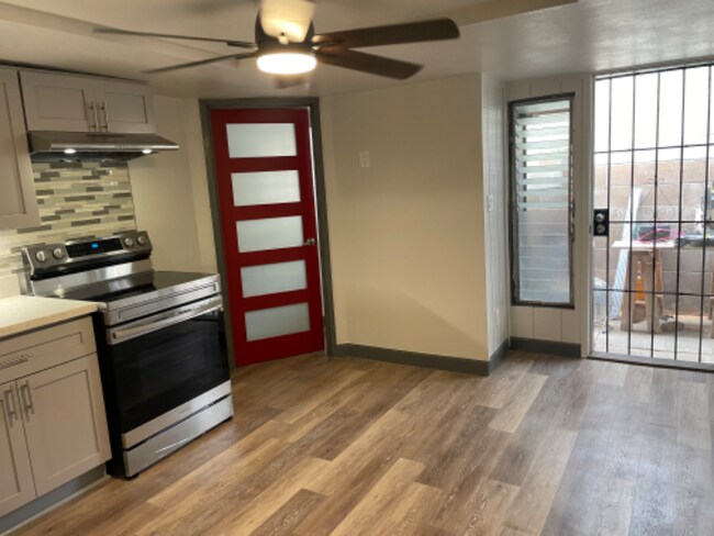 Foto del edificio - 94-361-361 Kahuanani St