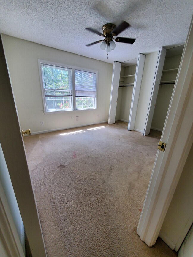 Building Photo - 25 Cavalier Ct