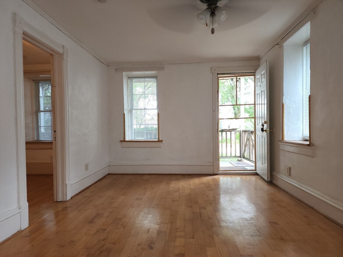 Primary Photo - 809 N Bluff St
