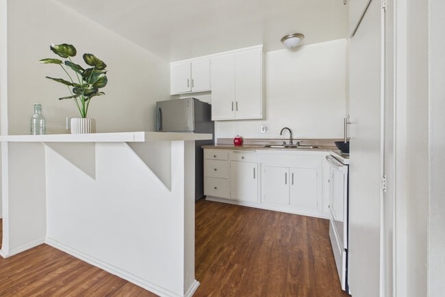 Building Photo - Sepulveda Manhattan Apartments