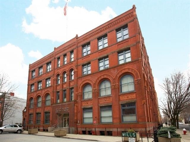 Building Photo - 167 Wayne St