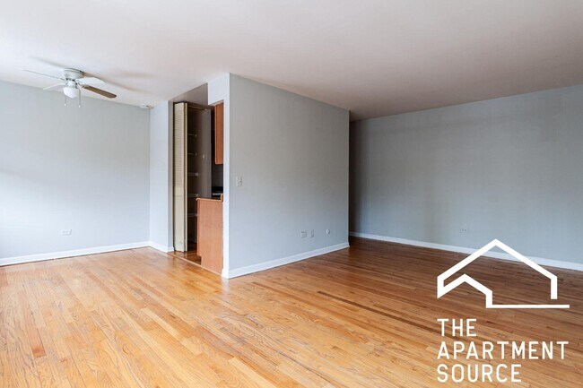 Building Photo - 512 W Briar Pl