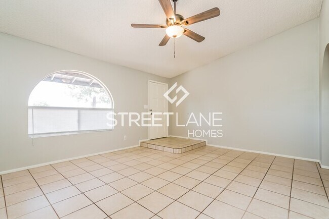 Foto del edificio - REDUCED! - NOW OFFERING THE FIRST FULL MON...