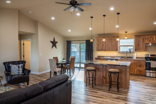 Building Photo - Executive Style Fully Furnished 3-bedroom ...