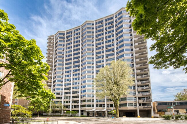 Building Photo - 555 W Cornelia Ave