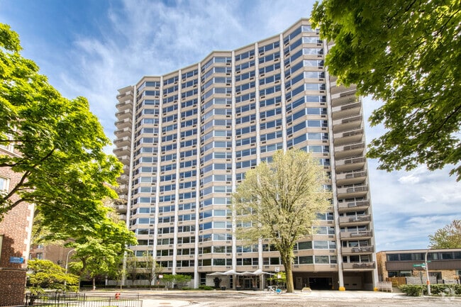 Building Photo - 555 W Cornelia Ave