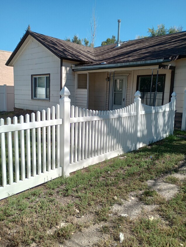 Front yard - 424 8th St