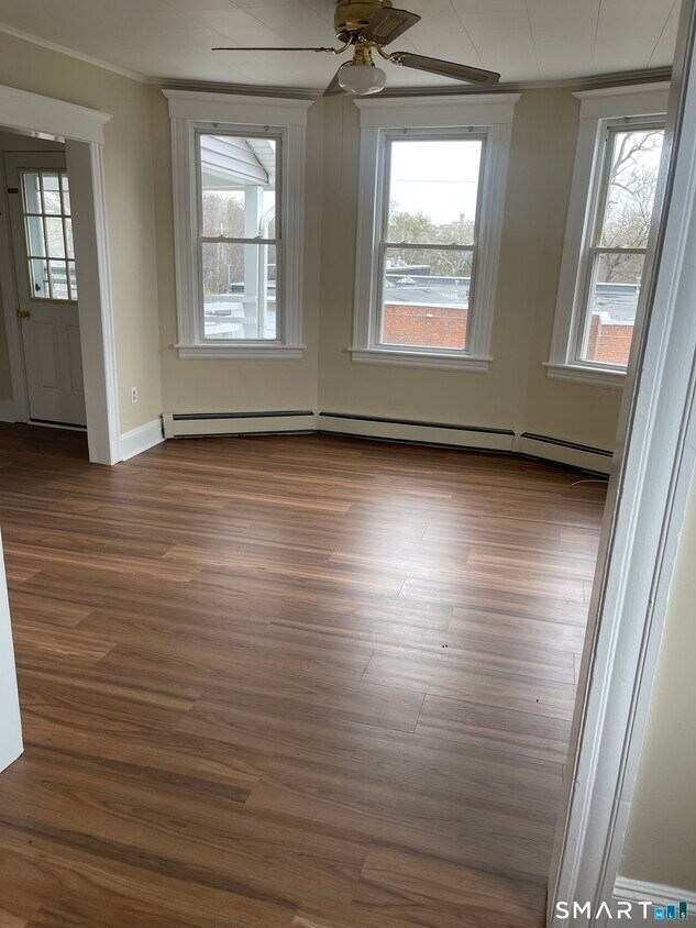 Building Photo - 1727 Barnum Ave