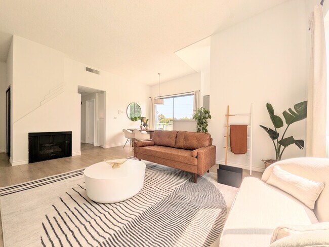 Foto del edificio - 2584 S Centinela Ave