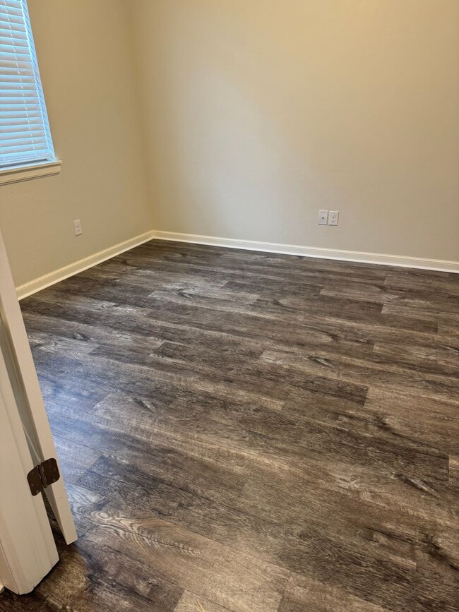 Foto del edificio - Two bedroom two bath home with a study.