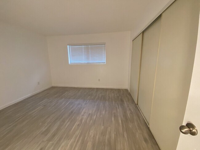 Foto del edificio - Modern 2 Bed, 2 Bath Condo with Prime Rive...