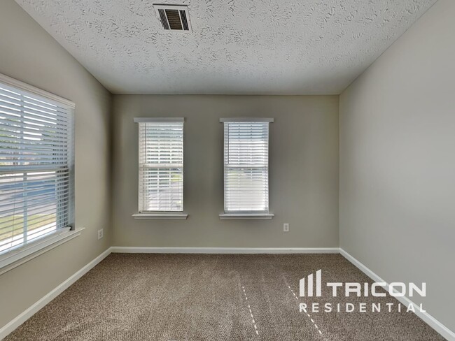 Building Photo - 5723 3 Lakes Dr