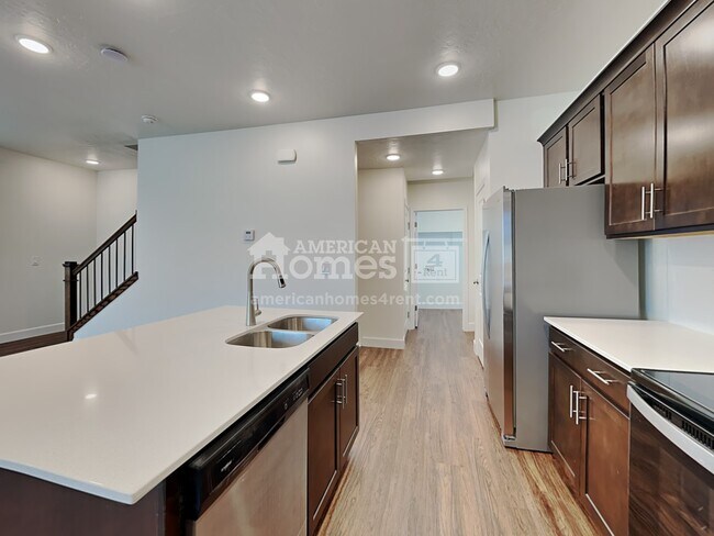 Building Photo - 1286 Village Green Trail