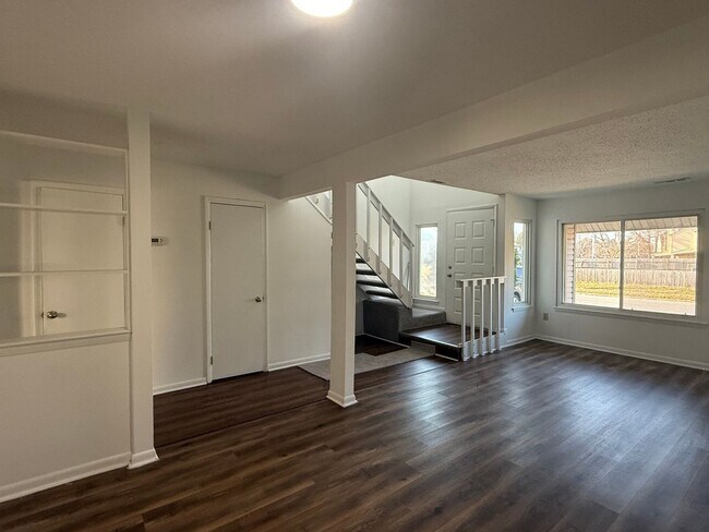 Building Photo - Townhouse For Rent in Virginia Beach