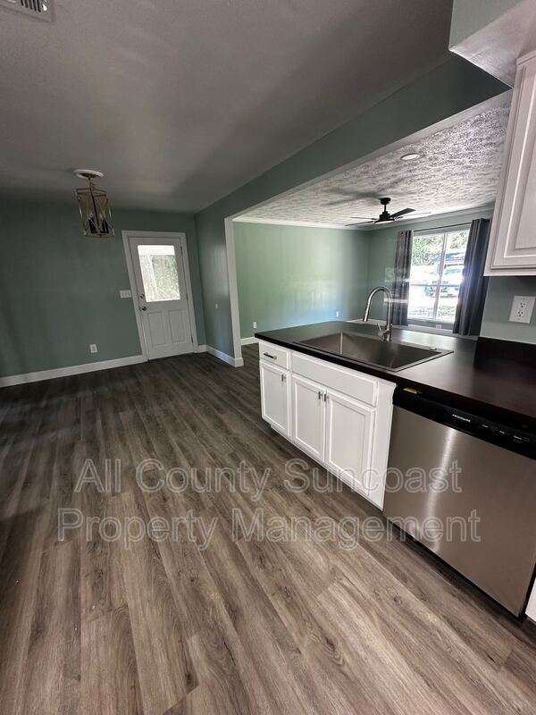 Foto del edificio - 82 W Bryant Ct