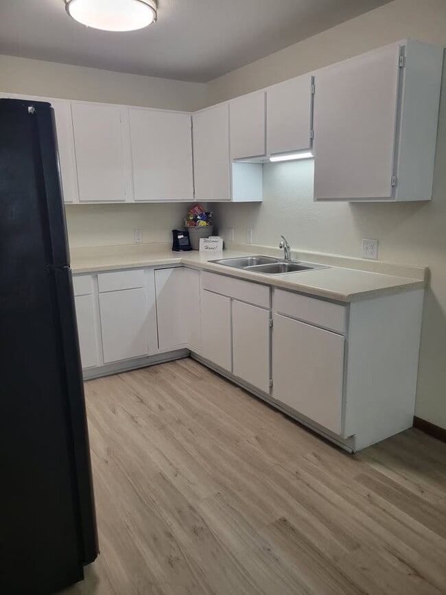 Foto del edificio - 703 S Main St