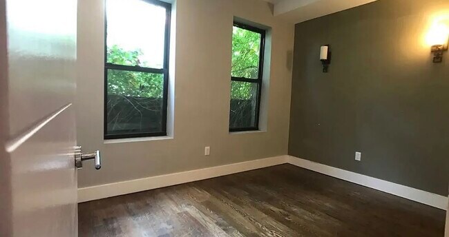 Foto del edificio - 43 Bushwick Ave