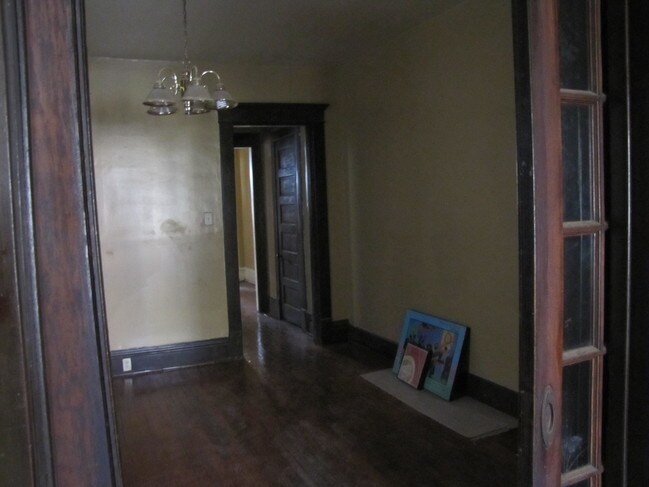 Salón - 49 N 20th St