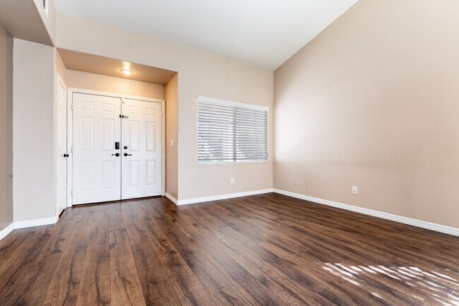 Building Photo - 1930 sq ft, 2 story, 4 bedroom, 2 1/2 bath...