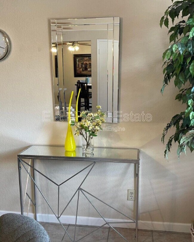 Foto del edificio - 510 W University Dr