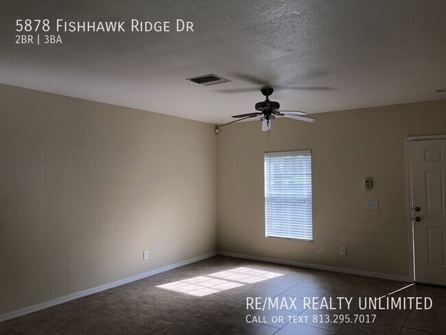 Foto del edificio - 5878 Fishhawk Ridge Dr