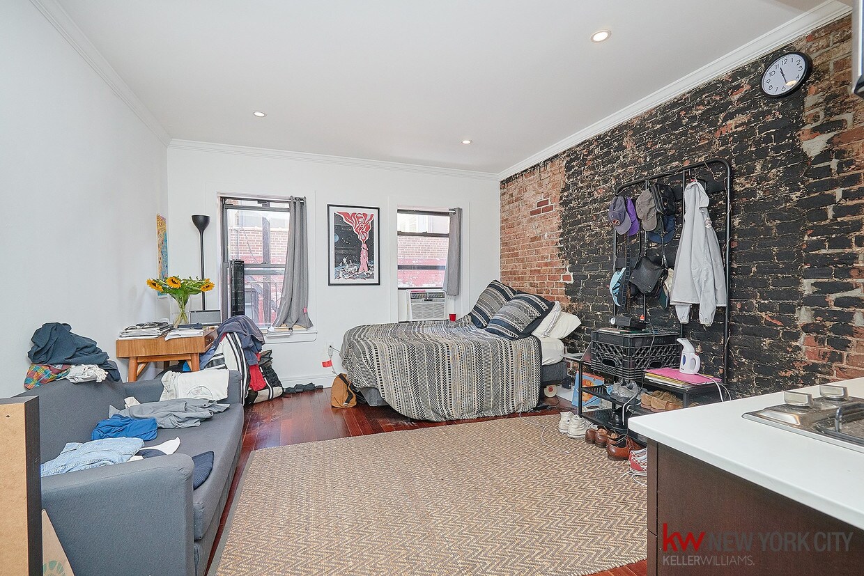 Primary Photo - 120 East 4th Street