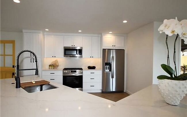 Building Photo - 104 Calle Cita