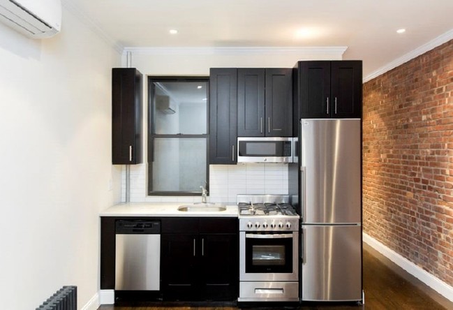 Interior Photo - 454 West 58th street