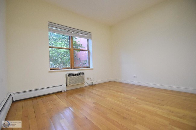 Foto del edificio - 243 E 3rd St