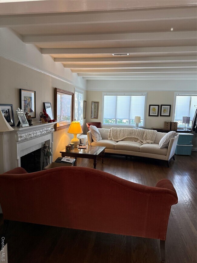 Foto del edificio - 64 Maple Dr