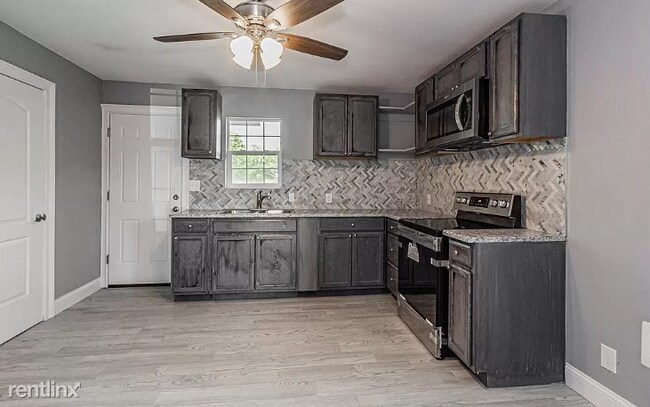 Foto del edificio - 4 br, 1.5 bath House - 705 N Arthur St