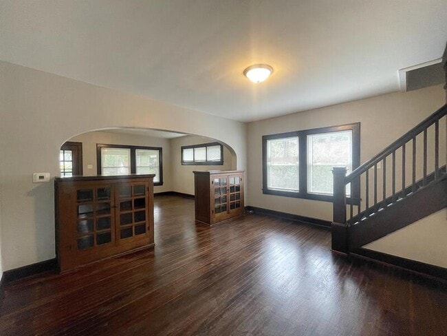 Building Photo - 916 E Tabor St
