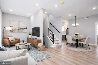 Building Photo - 2323 E Cabot St