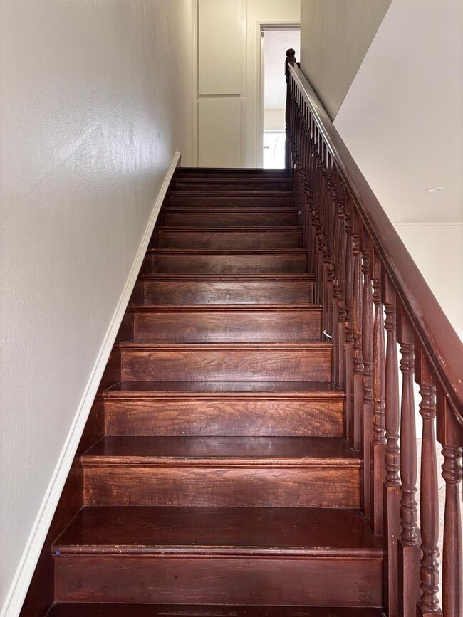 Building Photo - Beautifully updated 2-bedroom, 1.5-bathroom townhome located in the highly desirable Reseda area ...