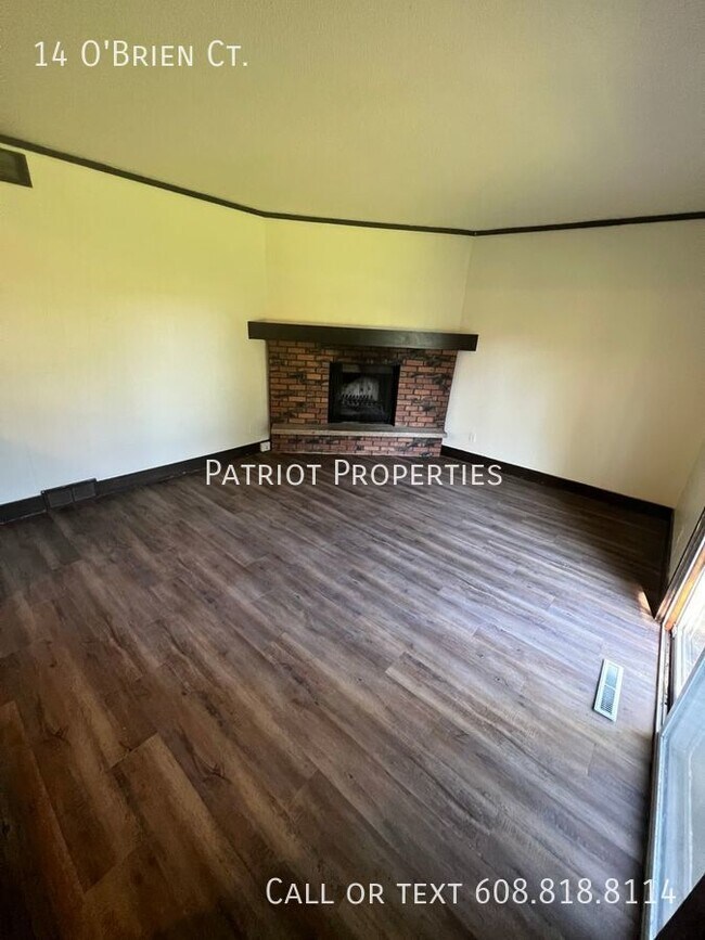 Building Photo - 3 bed/1.5 bath Duplex in Madison, WI