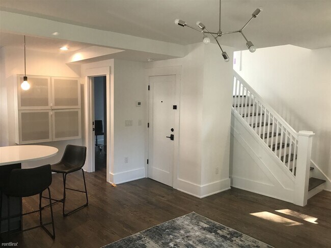 Building Photo - 4 br, 2 bath House - 921 Woodlawn Ave
