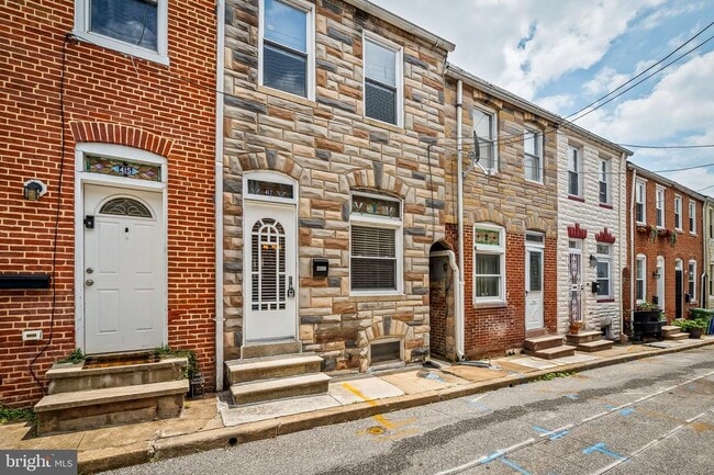Building Photo - 417 S Madeira St