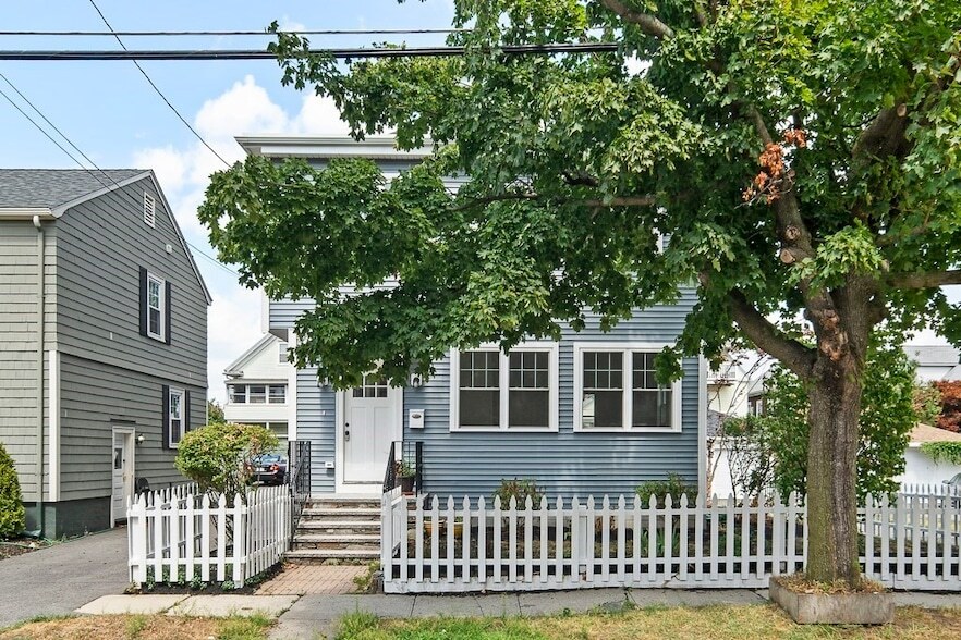 Photo - 57 Yale St