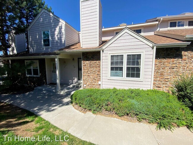 Building Photo - 2 br, 1.5 bath House - 5424 W Canyon Trail...