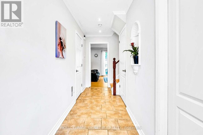 Building Photo - 14 Poplar Crescent