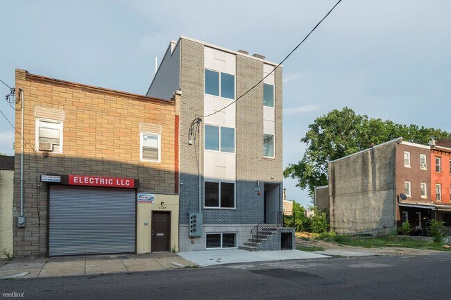 Foto del edificio - 2 br, 2 bath Triplex - 2225 N 8th ST Unit 2