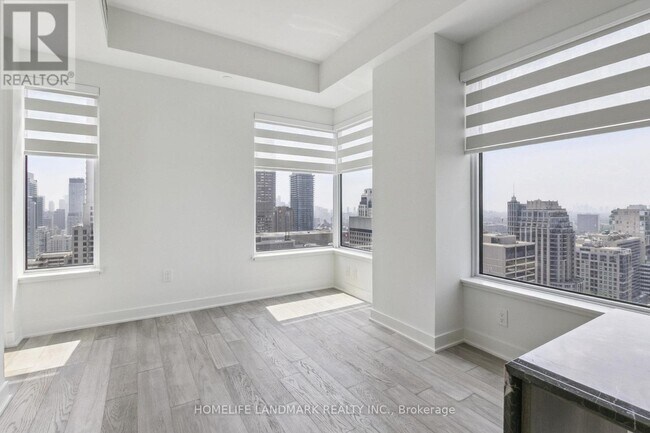 Building Photo - 11-2711 Yorkville Ave