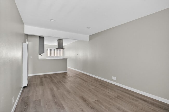 Building Photo - 10442 Lampson Ave