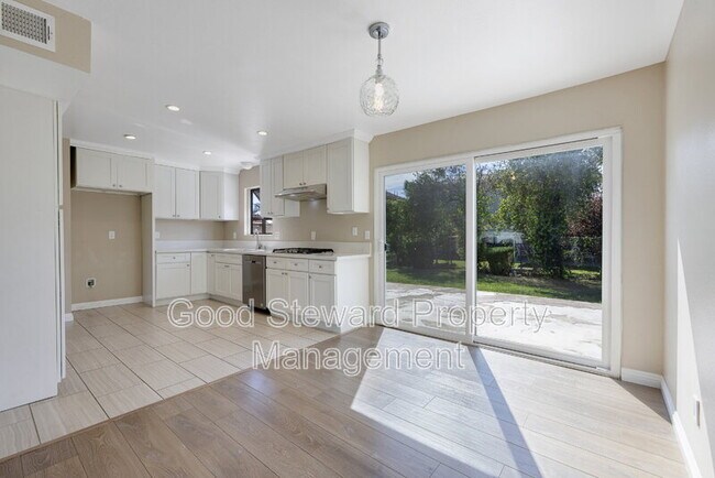 Foto del edificio - 6485 Clovis Pl