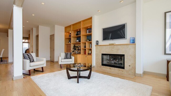Foto del edificio - 1536 W Wolfram St