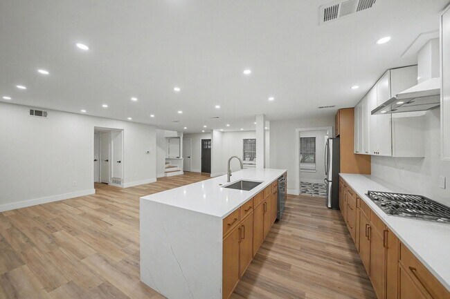 Foto del edificio - 2709 Oak Cir
