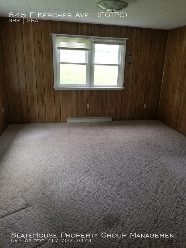 Foto del edificio - Pet Friendly huge 3 bedroom house